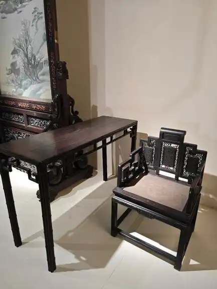 木器风华:一展了解中国传统家具|观展(图52) 中国传统家具工艺_中国古典家具木料色泽刀工漆艺装饰纹样_紫檀木花梨木酸枝木楠木鸡翅木瘿木铁梨木材质特点