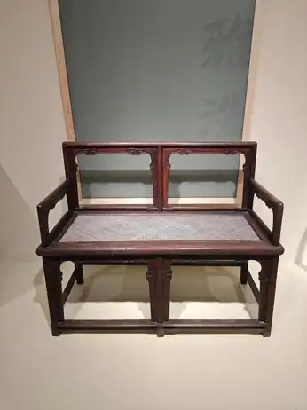 木器风华:一展了解中国传统家具|观展(图7) 中国传统家具工艺_中国古典家具木料色泽刀工漆艺装饰纹样_紫檀木花梨木酸枝木楠木鸡翅木瘿木铁梨木材质特点