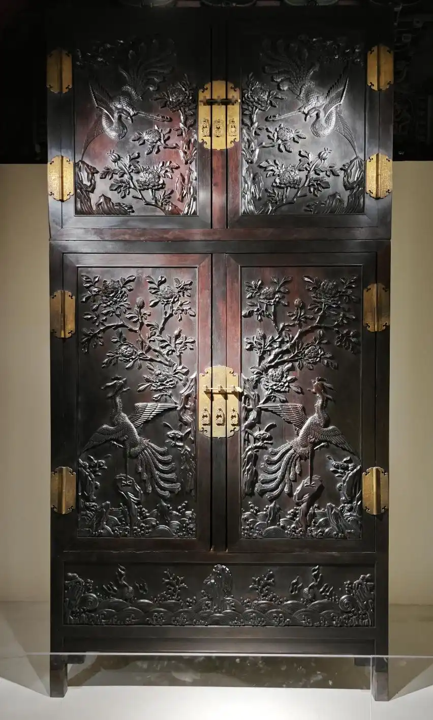 木器风华:一展了解中国传统家具|观展(图10) 中国古典家具木料色泽刀工漆艺装饰纹样_紫檀木花梨木酸枝木楠木鸡翅木瘿木铁梨木材质特点_中国传统家具工艺