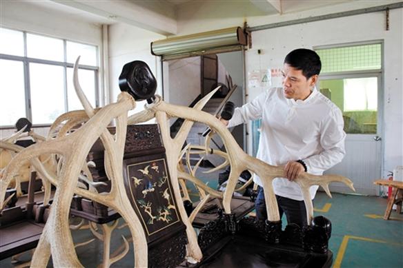 广东省工艺美术大师卢志江:入行30多年,将传统家具制作技艺发扬光大!(图2) 广东省工艺美术大师 卢艺鹿角椅制作技艺 非遗传承人_中国传统家具工艺