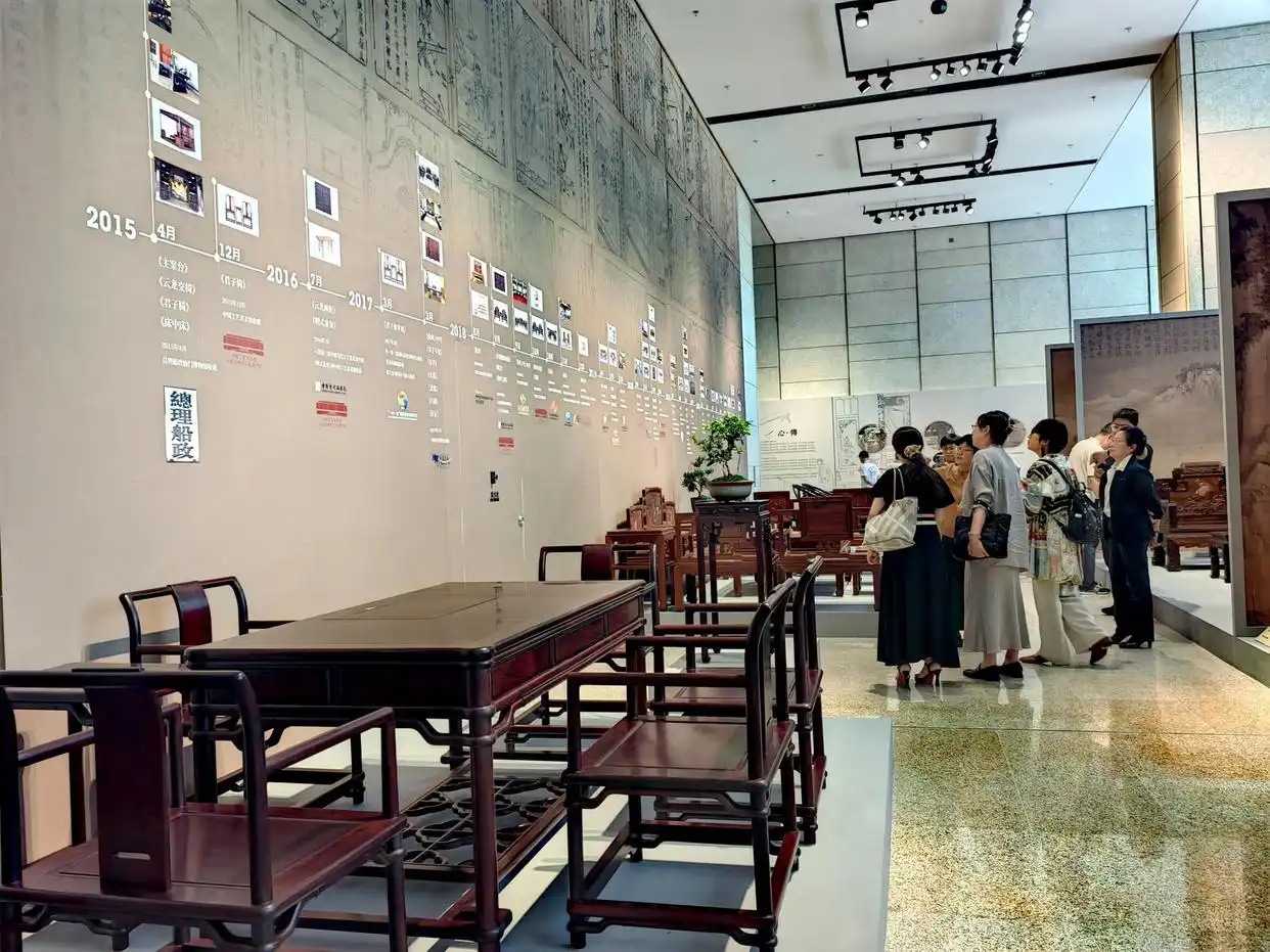 展现中国木作技艺之美,陈玉树新时代古典家具艺术展开幕(图4) 中国传统家具工艺_中国工艺美术馆陈玉树展览_陈玉树古典家具艺术展