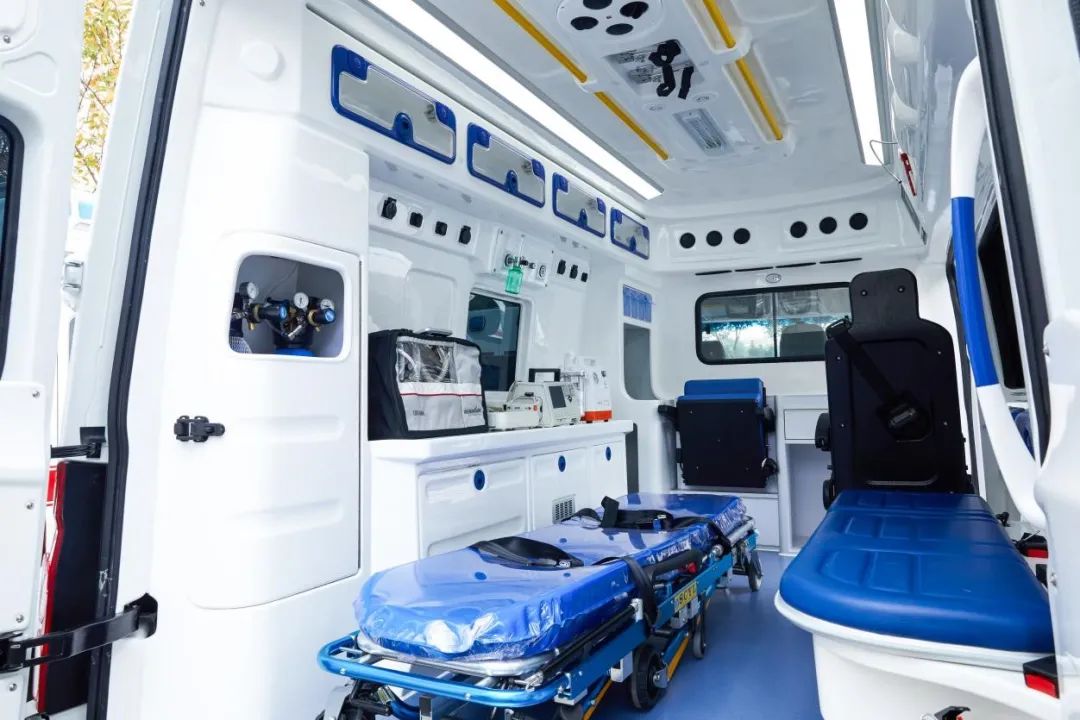 守住生命安全的第一道防线!江淮星锐救护车再次批量交付(图2) 星锐负压救护车技术参数_江淮汽车集团医院新闻_江淮星锐急救之光系列负压救护车