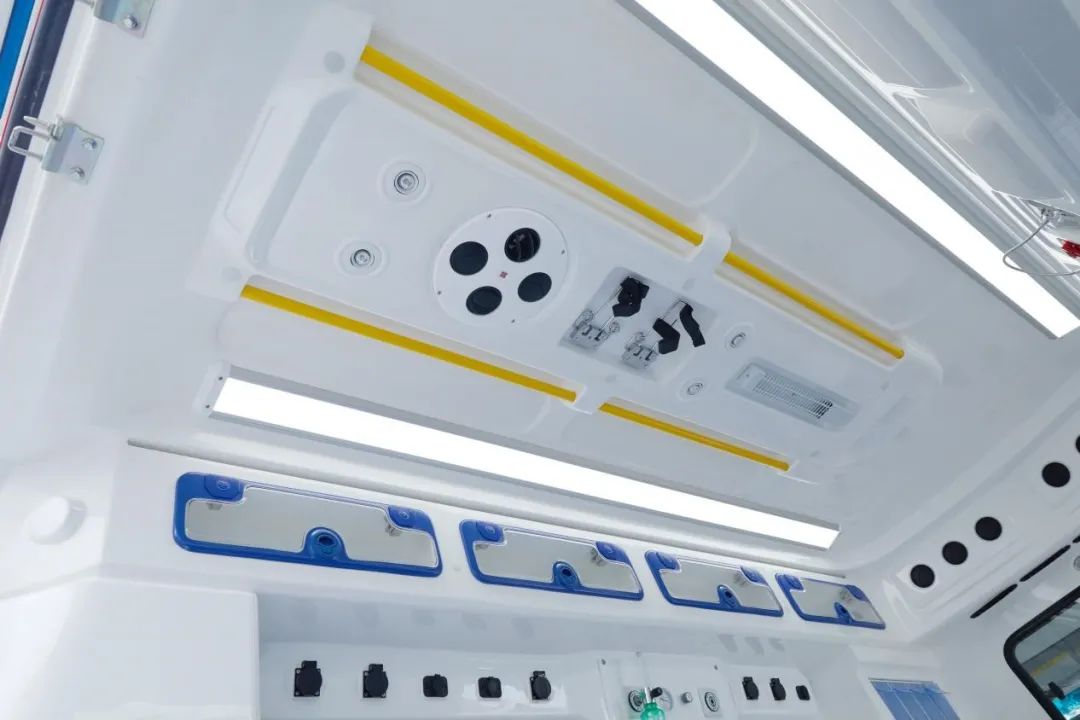 守住生命安全的第一道防线!江淮星锐救护车再次批量交付(图3) 江淮汽车集团医院新闻_江淮星锐急救之光系列负压救护车_星锐负压救护车技术参数