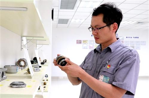 济南卷烟厂尉泽民维修团队_卷烟厂制丝车间设备全员维修管理的_山东中烟卷烟厂技术能手