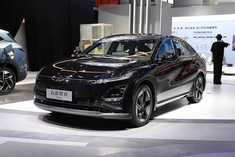 国庆购车优享7重好礼 五菱星光置换补贴价7.68万元起(图4) 五菱汽车加长版货车_五菱星光2025款 参数_询价