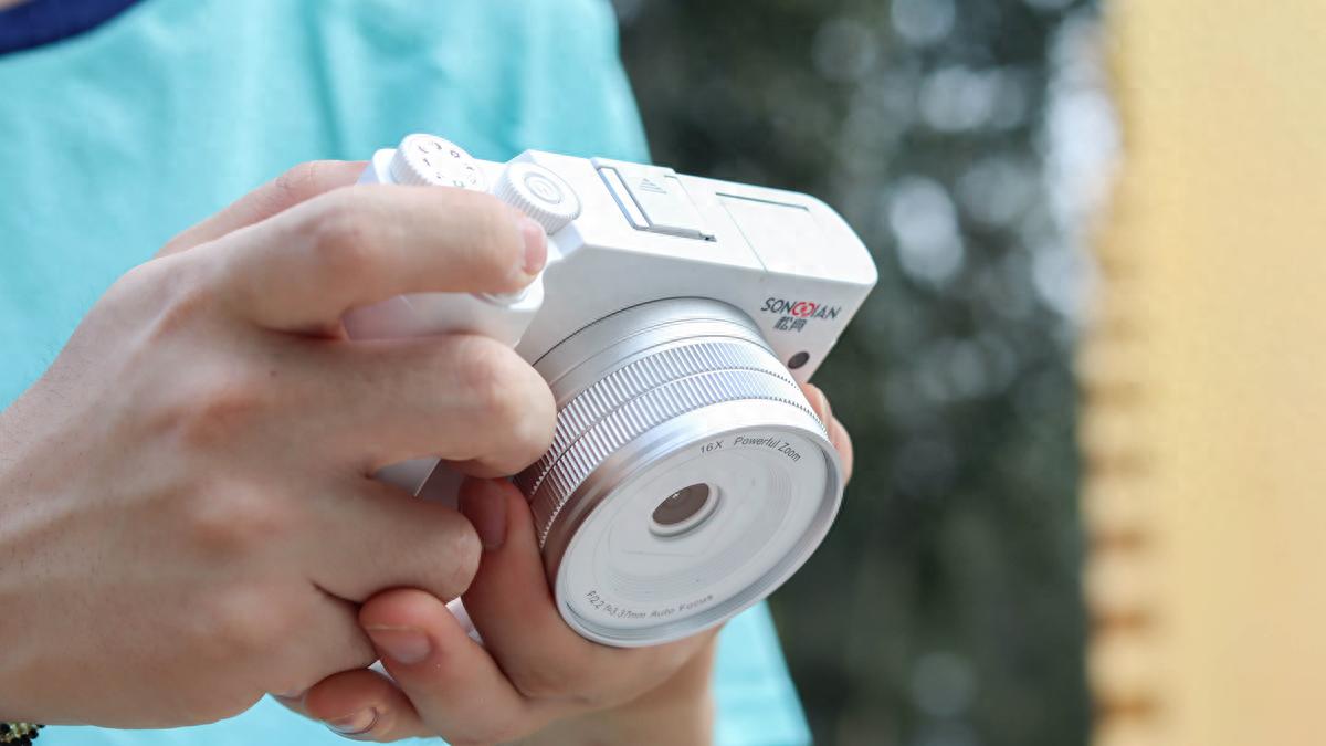 379元买双摄4K数码相机？松典DC218复古微单开箱测评