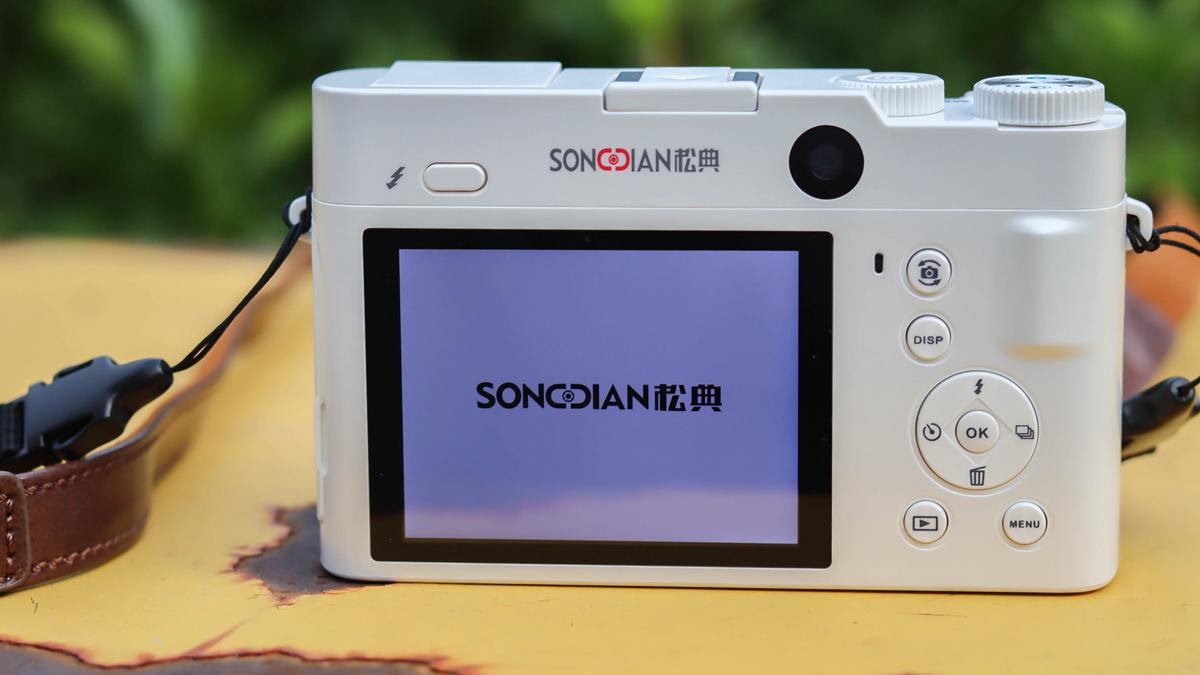 379元买双摄4K数码相机?松典DC218复古微单开箱测评(图2) 数码相机维修点_国产相机性价比推荐_松典DC218 4K数码相机