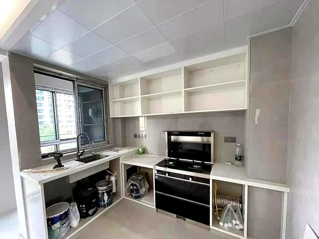 越来越多人不在厨房装油烟机了,他们是真聪明,还是交了智商税?(图4) 侧吸油烟机橱柜_集成灶后悔率_安装破坏橱柜