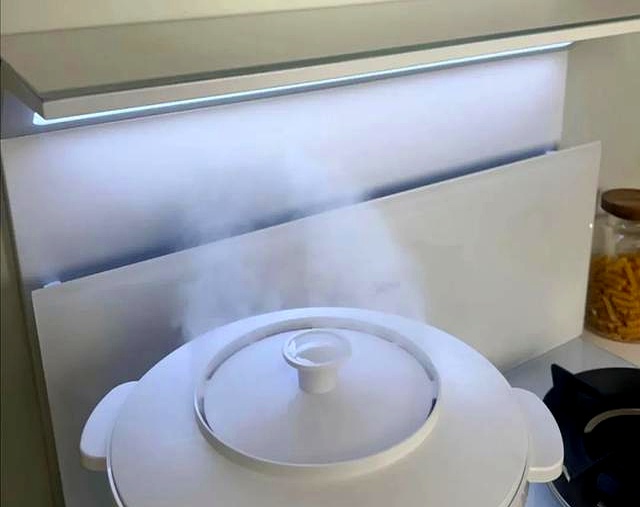 越来越多人不在厨房装油烟机了,他们是真聪明,还是交了智商税?(图5) 安装破坏橱柜_侧吸油烟机橱柜_集成灶后悔率