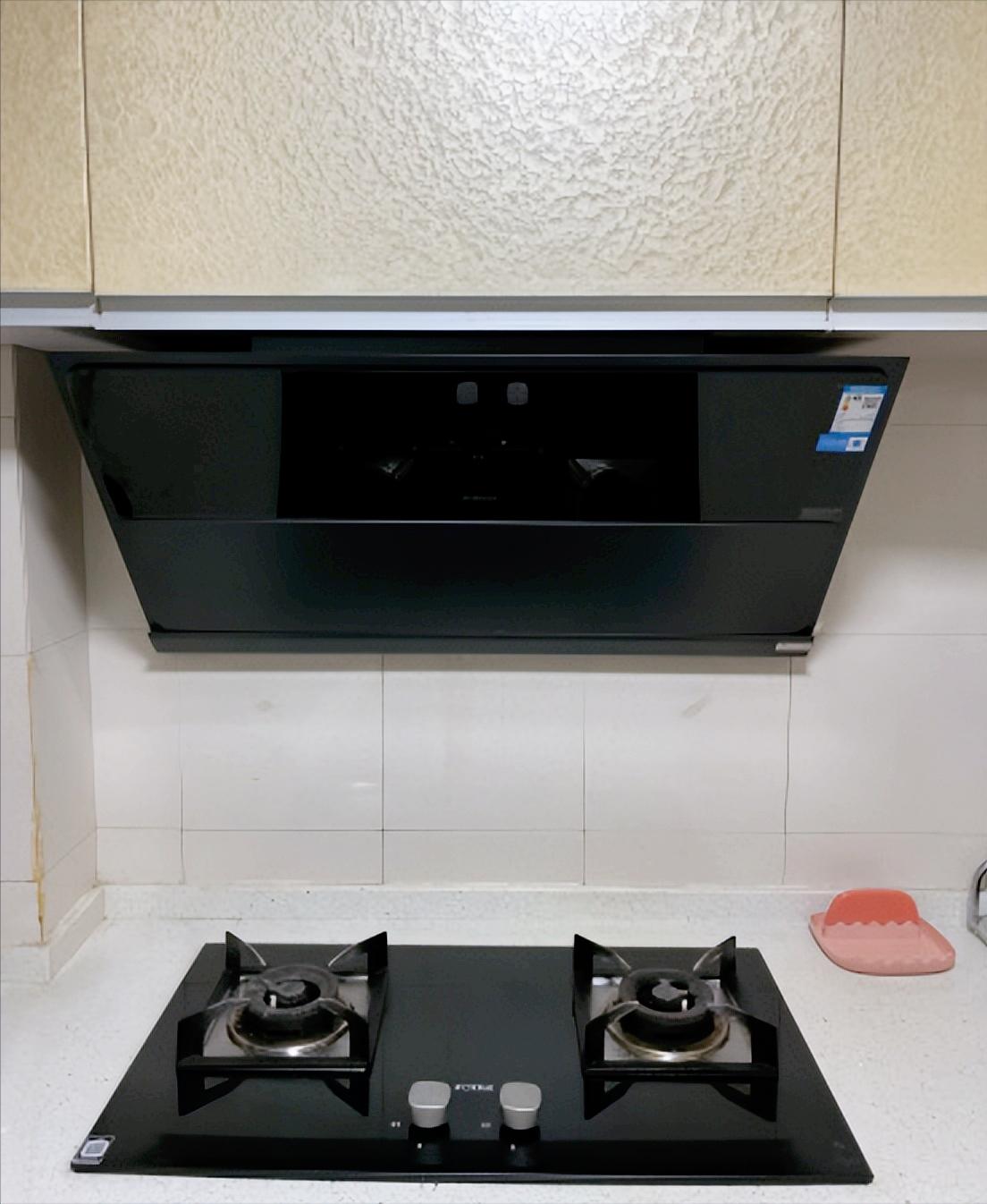 顶侧双吸油烟机和侧吸式油烟机哪种好?家用选哪种油烟机?(图3) 超薄近吸油烟机_顶侧双吸油烟机_侧吸油烟机橱柜