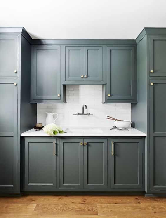 25年装修经验老师傅:将灶台区吊柜上移15公分,收纳空间翻2倍(图7) 侧吸油烟机橱柜_吊柜高度调整优化厨房空间_厨房吊柜包油烟机设计