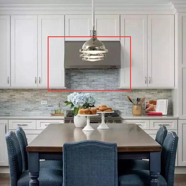 25年装修经验老师傅:将灶台区吊柜上移15公分,收纳空间翻2倍(图8) 厨房吊柜包油烟机设计_吊柜高度调整优化厨房空间_侧吸油烟机橱柜