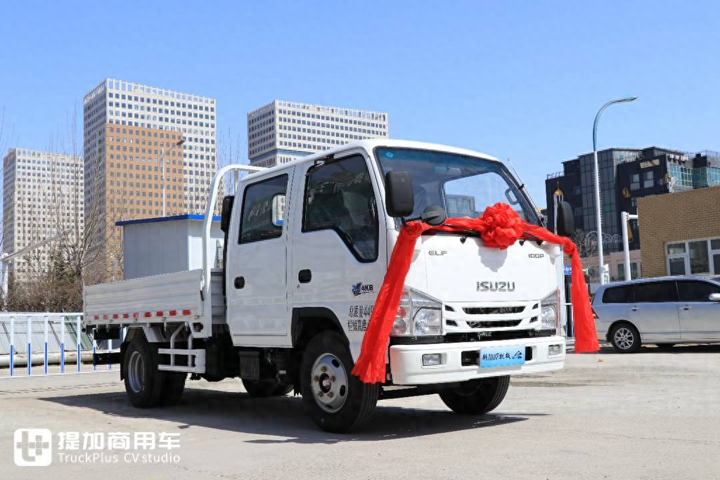 全新庆铃五十铃100P来袭，实拍双排座车型，带你看它有何升级改进