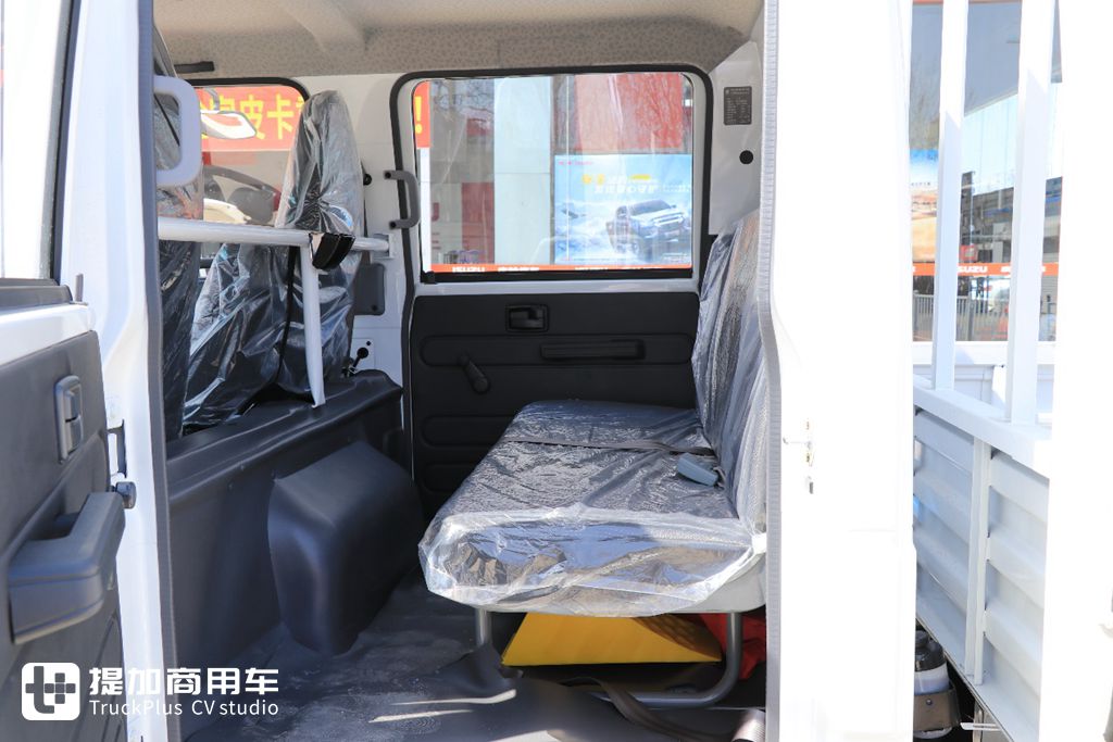 全新庆铃五十铃100P来袭,实拍双排座车型,带你看它有何升级改进(图13) 二手庆铃双排座货车_庆铃五十铃100P经典外观内饰升级_庆铃五十铃100P新车型
