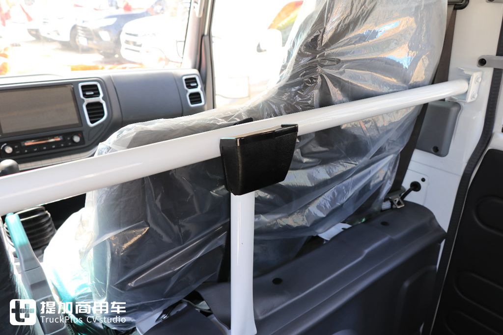 全新庆铃五十铃100P来袭,实拍双排座车型,带你看它有何升级改进(图14) 二手庆铃双排座货车_庆铃五十铃100P新车型_庆铃五十铃100P经典外观内饰升级