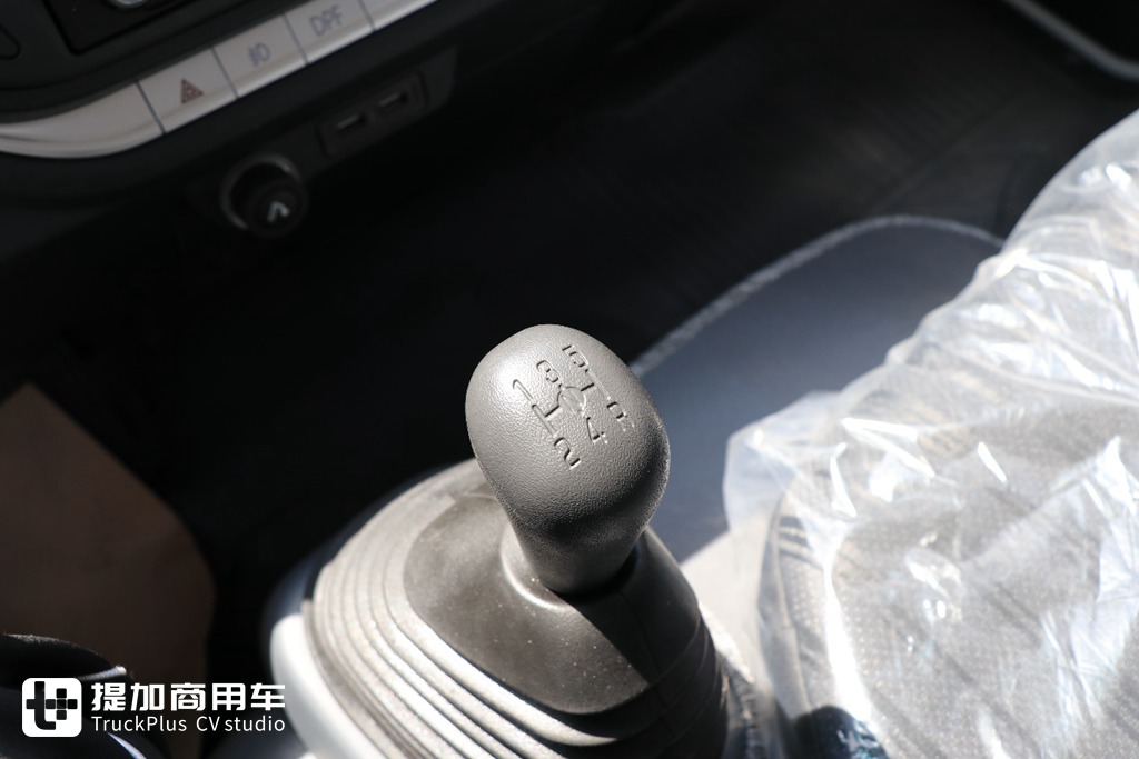 全新庆铃五十铃100P来袭,实拍双排座车型,带你看它有何升级改进(图16) 二手庆铃双排座货车_庆铃五十铃100P经典外观内饰升级_庆铃五十铃100P新车型