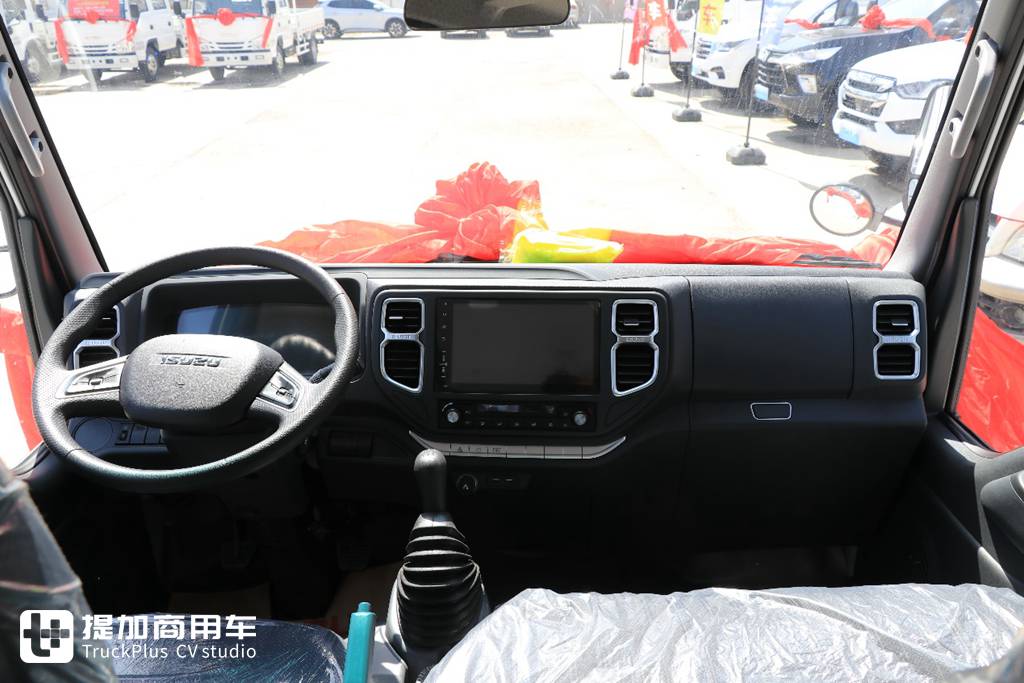 全新庆铃五十铃100P来袭,实拍双排座车型,带你看它有何升级改进(图7) 庆铃五十铃100P经典外观内饰升级_庆铃五十铃100P新车型_二手庆铃双排座货车