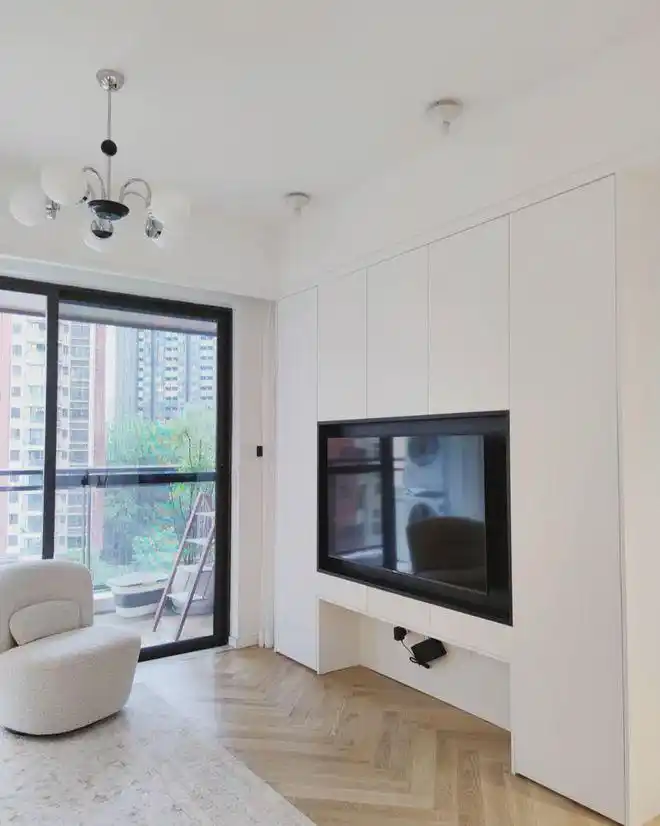 85平现代简约实用三室两卫,整个公共空间都融合在一起(图11) 深圳85平现代简约装修_深圳年轻夫妻家庭装修设计_85平方三室一厅户型图