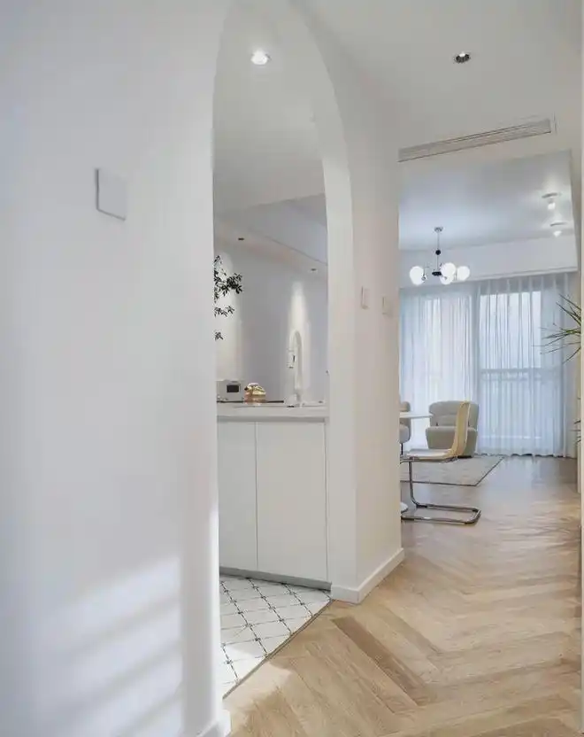 85平现代简约实用三室两卫,整个公共空间都融合在一起(图5) 85平方三室一厅户型图_深圳年轻夫妻家庭装修设计_深圳85平现代简约装修