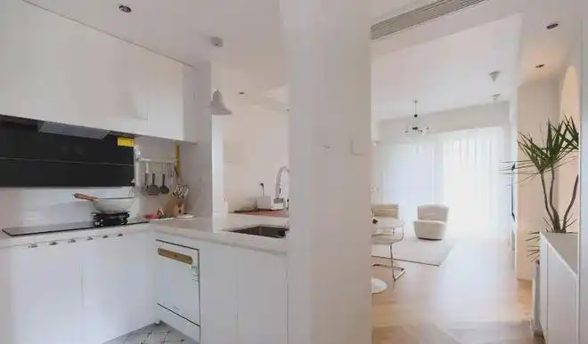 85平现代简约实用三室两卫,整个公共空间都融合在一起(图6) 深圳年轻夫妻家庭装修设计_85平方三室一厅户型图_深圳85平现代简约装修