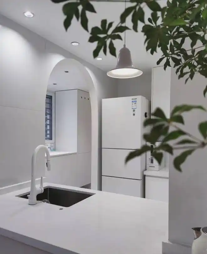 85平现代简约实用三室两卫,整个公共空间都融合在一起(图8) 深圳85平现代简约装修_深圳年轻夫妻家庭装修设计_85平方三室一厅户型图