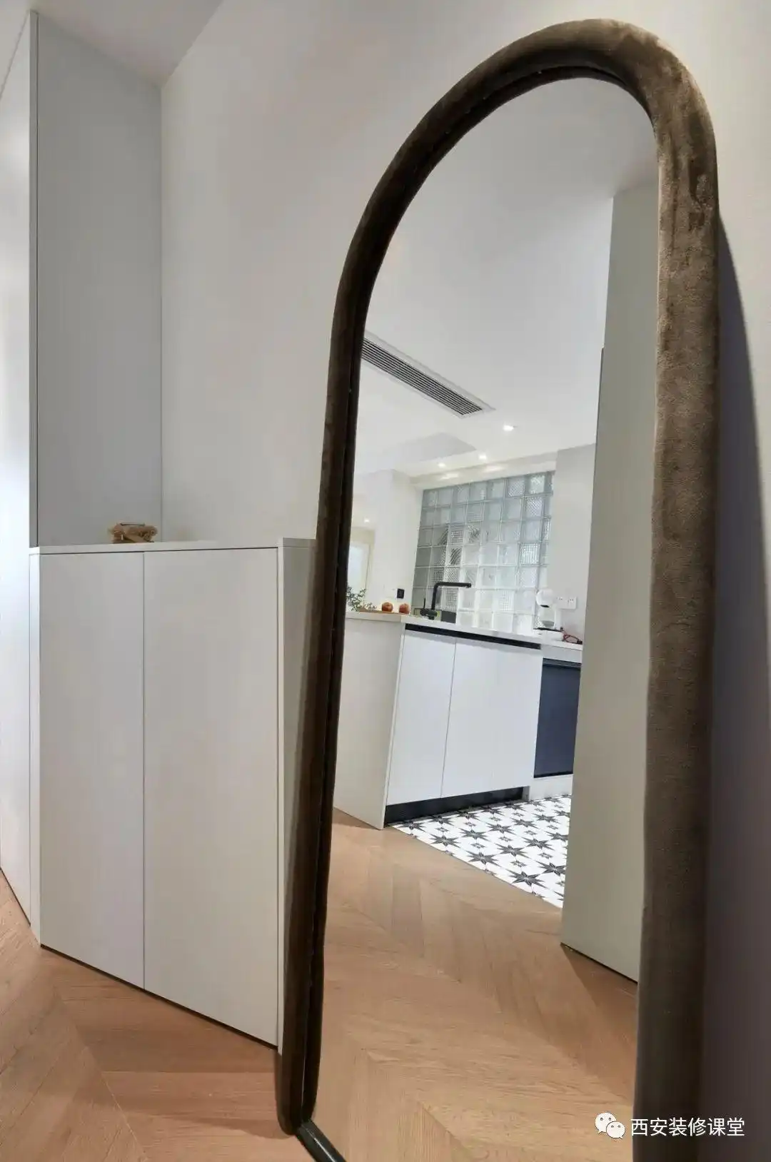 85㎡两室三口之家,暖色温馨宅(图4) 两室一厅改造_开放厨房设计_85平方三室一厅户型图