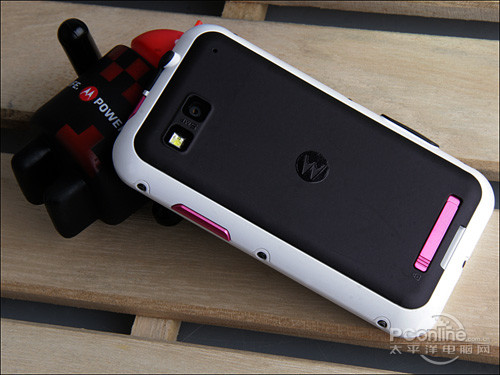 外观靓丽硬件升级!摩托罗拉ME525+评测(图3) qq 摩托me525_摩托罗拉ME525+评测_ME525+三防手机功能