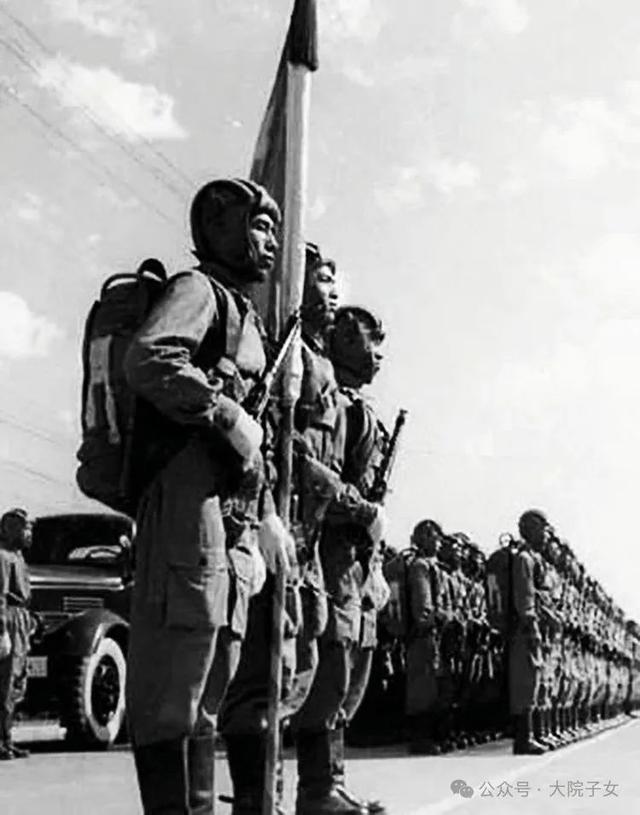 中国空降兵是怎么诞生的?(图4) 人民解放军空降兵诞生纪念日_中国空降兵成立历史_空降兵的工资是多少