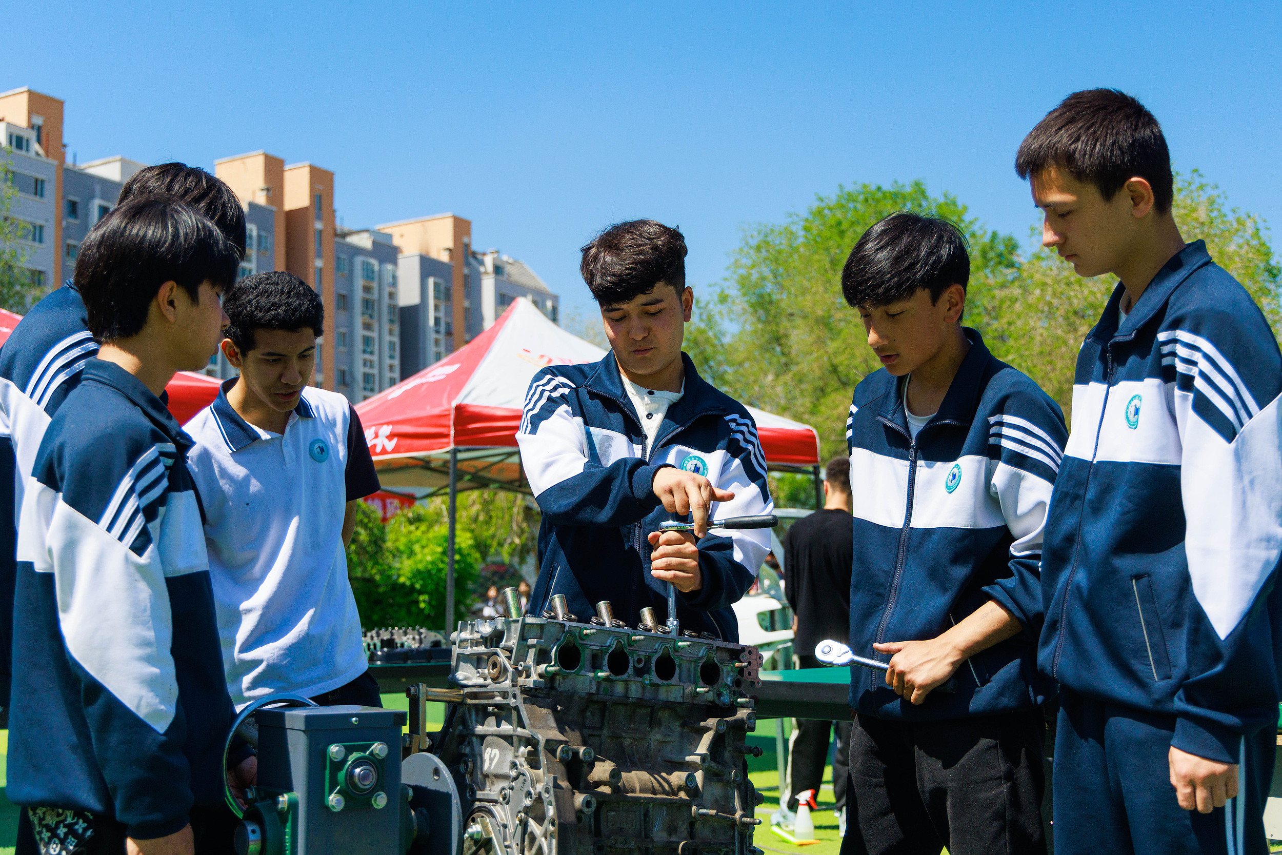 新能源汽车维修为什么还是又贵又难？