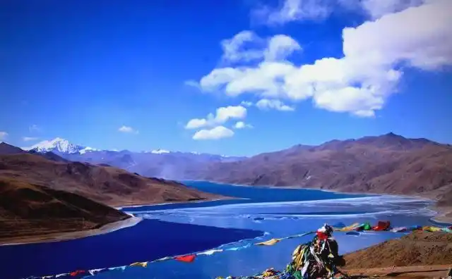 探索北京到拉萨的火车之旅：价格低廉的高原风光体验