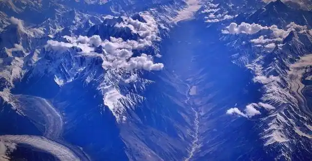 探索北京到拉萨的火车之旅:价格低廉的高原风光体验(图8) 北京到拉萨火车z21风景_火车进藏之旅_北京到拉萨火车票