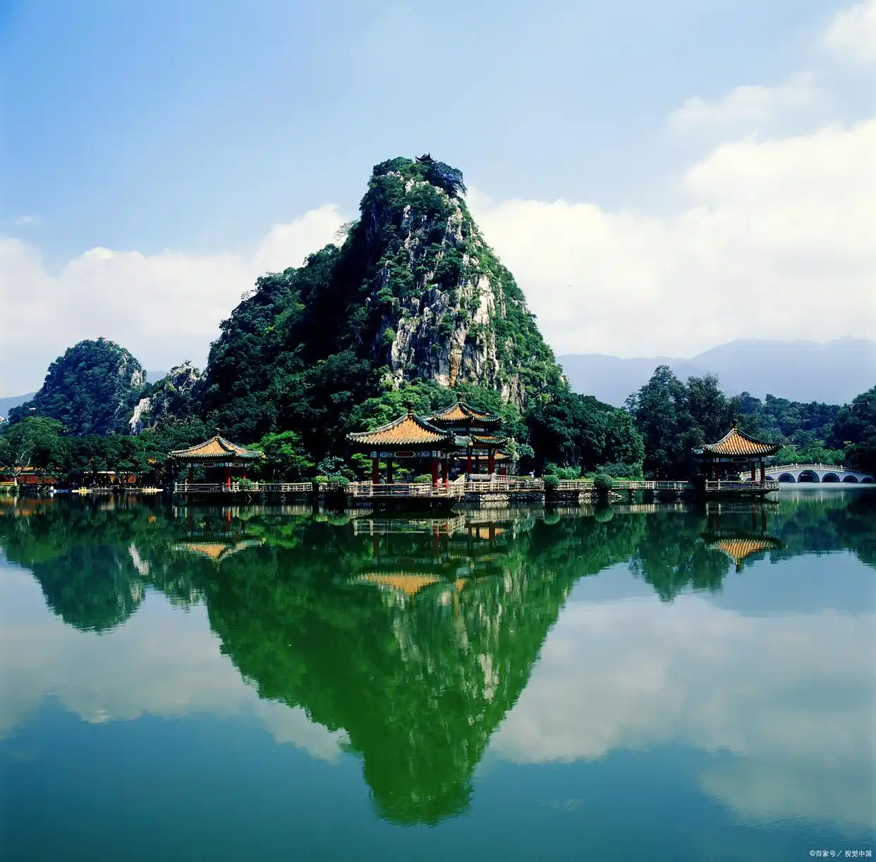 探索雪域高原:西藏旅游列车完全指南!(图8) 青藏铁路观光列车路线_西藏旅游列车沿途景点_北京到拉萨火车z21风景