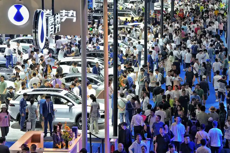 第21届长春汽博会启幕 众多新车型首次亮相(图3) 长春汽车博览会_第21届长春国际汽车博览会_长春东北亚国际博览中心车展