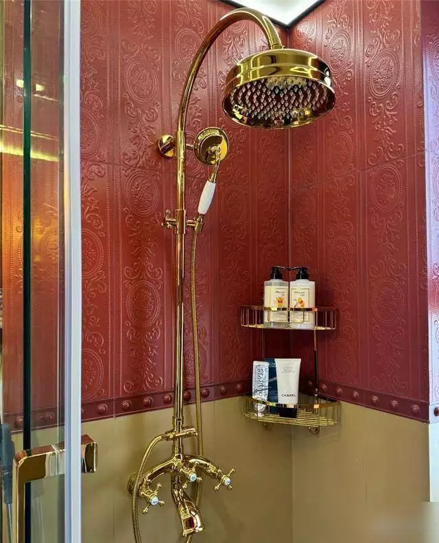 石家庄姑娘复古风卫生间装修失败走红,网友:用力过猛(图12) 卫生间复古装修技巧_如何避免复古风装修翻车_石家庄好装修公司