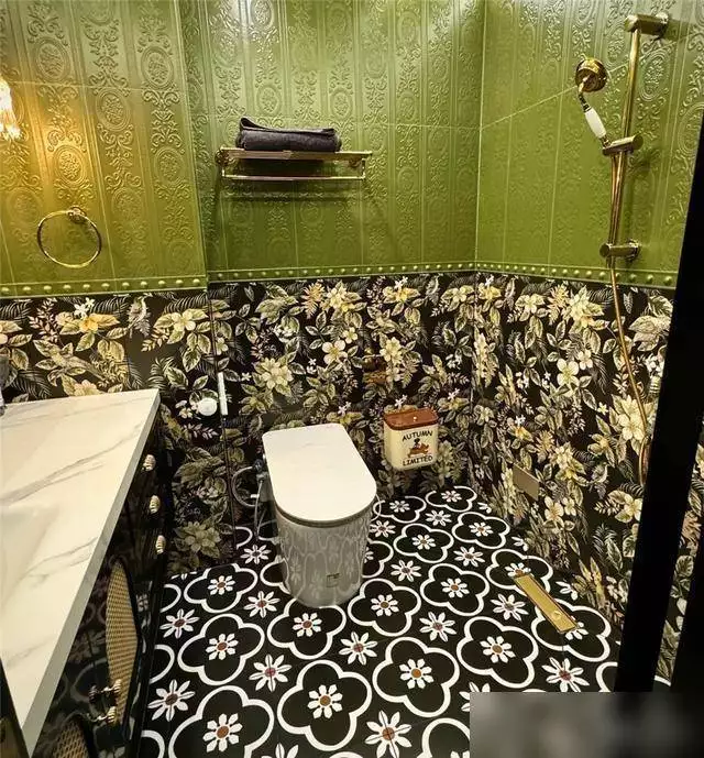 石家庄姑娘复古风卫生间装修失败走红,网友:用力过猛(图9) 如何避免复古风装修翻车_卫生间复古装修技巧_石家庄好装修公司