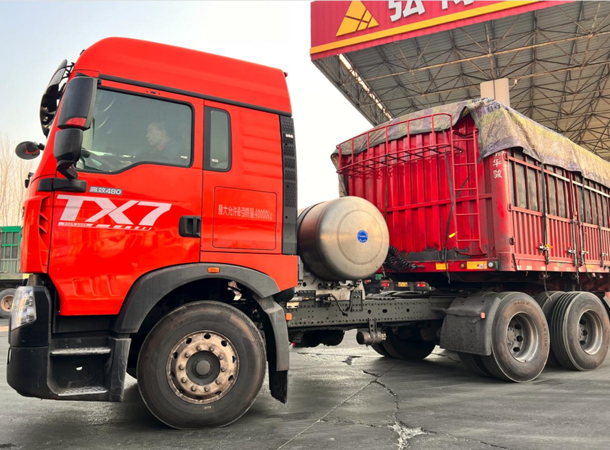 拉煤车选择它 好开舒适还多赚(图3) 拉煤车豪沃TX7燃气车_拉煤货车_重汽豪沃TX7煤炭运输