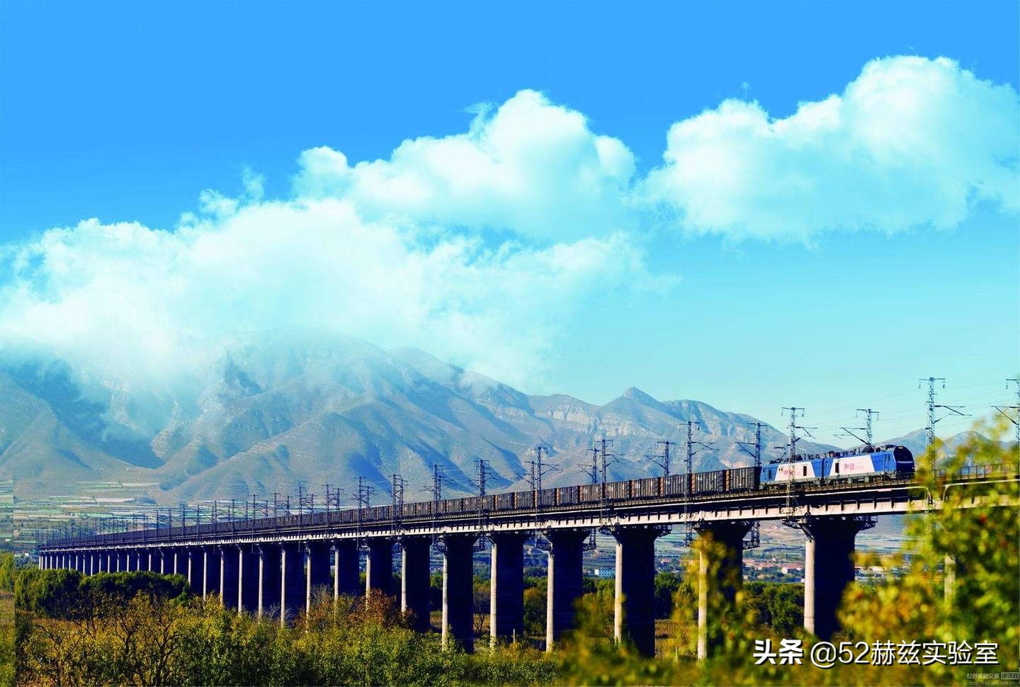 长度2.6公里载重2万吨，国产万吨运煤重载列车，这就是中国速度