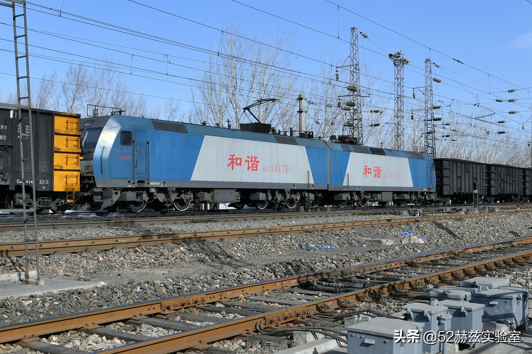 长度2.6公里载重2万吨,国产万吨运煤重载列车,这就是中国速度(图3) 重载列车无线同步操纵技术_大秦铁路重载列车_拉煤货车