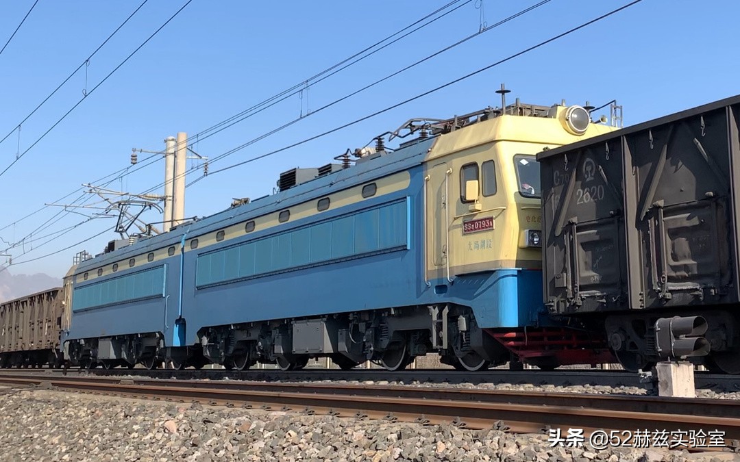 长度2.6公里载重2万吨,国产万吨运煤重载列车,这就是中国速度(图6) 大秦铁路重载列车_拉煤货车_重载列车无线同步操纵技术