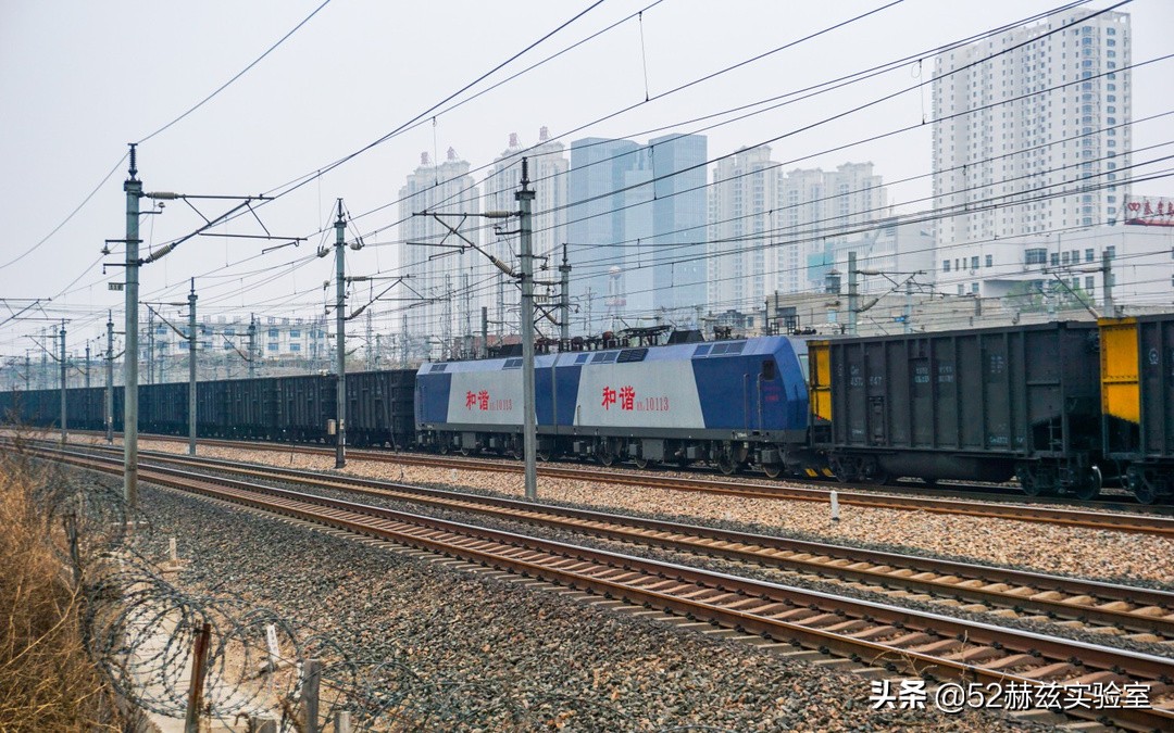 长度2.6公里载重2万吨,国产万吨运煤重载列车,这就是中国速度(图10) 拉煤货车_大秦铁路重载列车_重载列车无线同步操纵技术