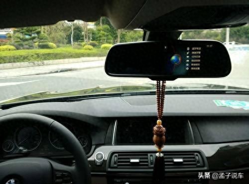 还在傻傻的只要坐垫？这4个汽车赠品最有用，你不要4S店绝不给你