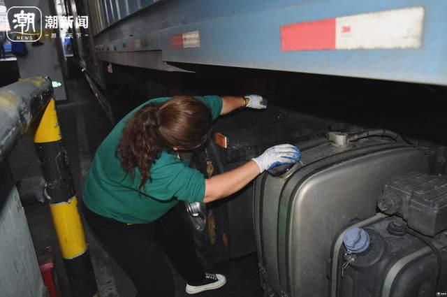 21.5米卡车4000公里专线 快递“卡姐”用车轮丈量人生(图5) 卡姐_女性卡车司机_半挂大车一年能挣多少