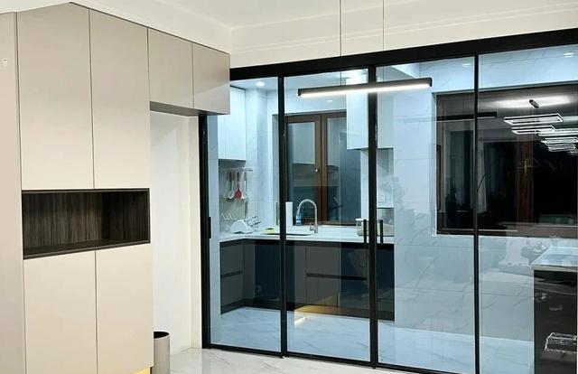 装修知识:开放式厨房VS传统厨房,看完再决定!(图2) 自己装修厨房的步骤_油烟机吸净率98_开放式厨房