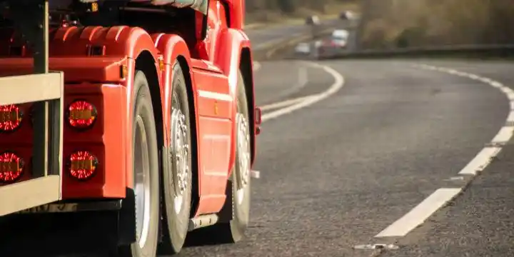 「金融头条」贷款延期？大货车司机所虑所盼