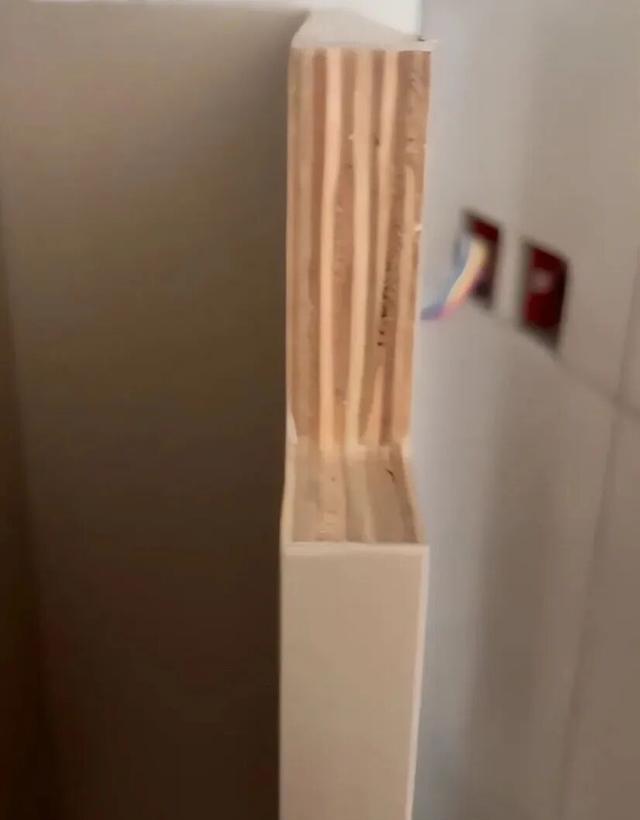 厨房装修容易踩坑的7个地方,90%的人都躲不过,老师傅的血泪教训(图5) 自己装修厨房的步骤_台面材料选购避坑_厨房五金质量差