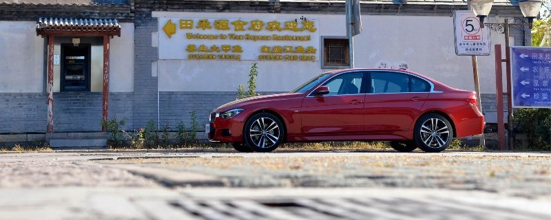 宝马3系的车辆识别代号在哪里