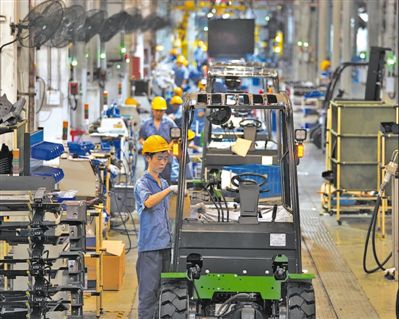 小叉车攀上新高峰