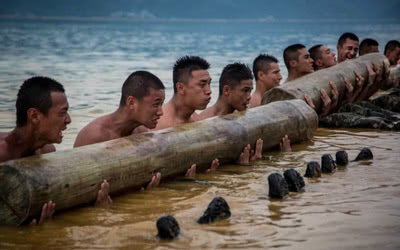 贾乃亮一身休闲装扮回老家,看到豪宅的装修进度(图6) 贾乃亮一身休闲装扮回老家,看到豪宅的装修进度