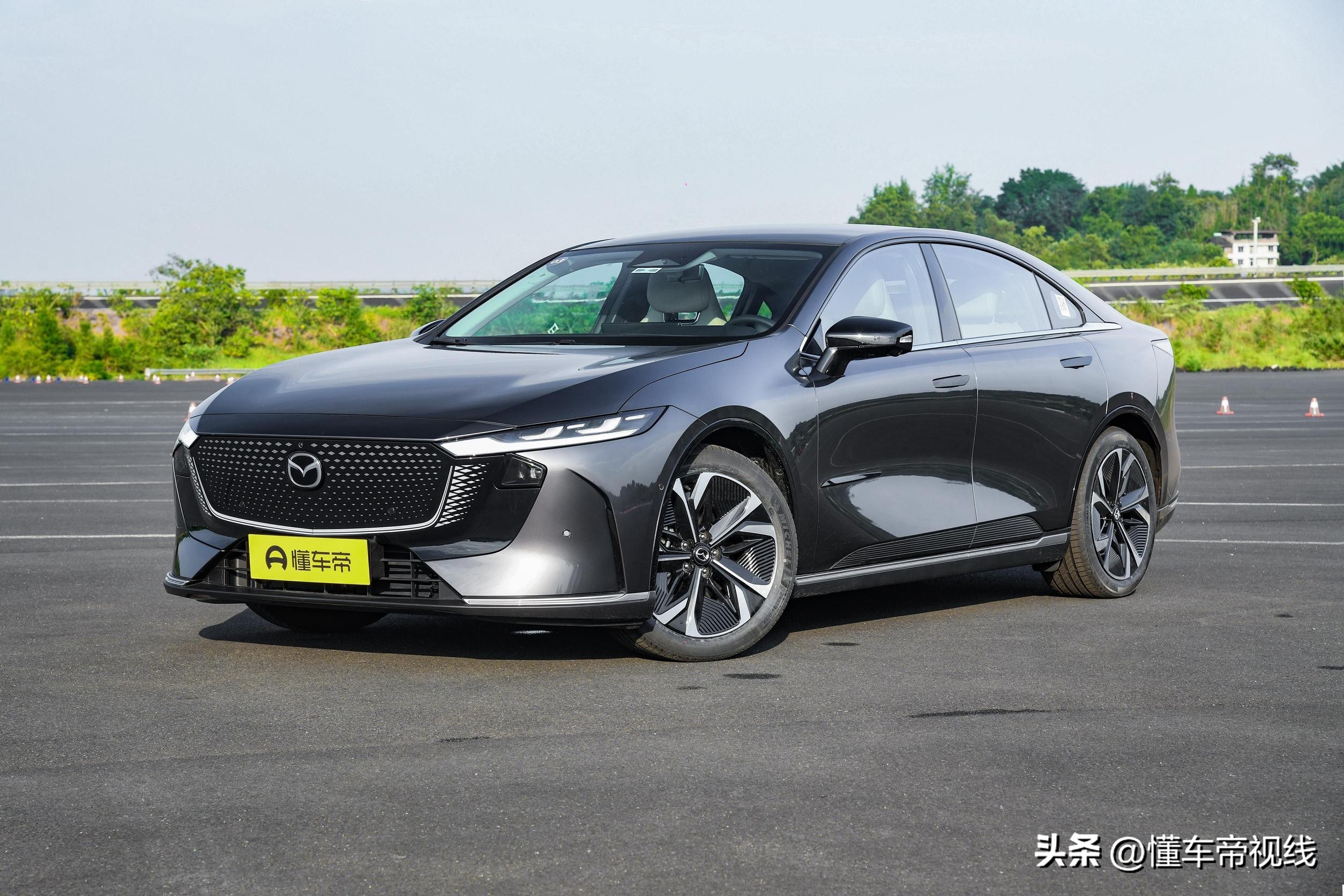 新车 | 国内售15.98万元起,马自达EZ-6纯电全球版将在泰国上市(图3) 马自达2025新车_马自达6e 2025年上市 续航552公里_马自达6e 欧洲市场版本 外观内饰设计