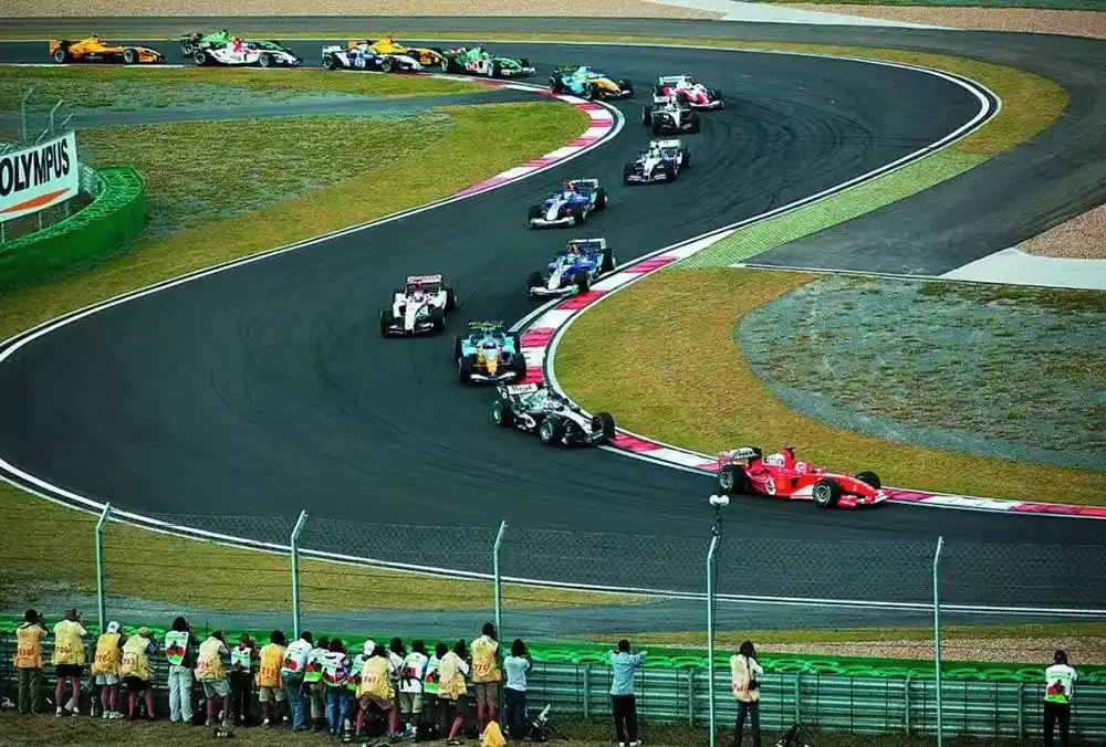 浪奔·浪流|新赛道上,老牌汽车城如何“大象转身”?(图2) 上海嘉定汽车产业转型_智能汽车产业园区发展_上海大众磁悬浮汽车